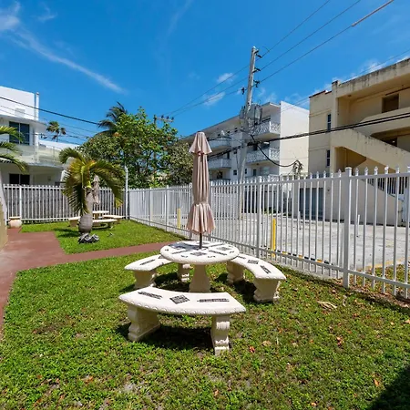 Bellamor Apts At 5Th St Shopping Mall-3